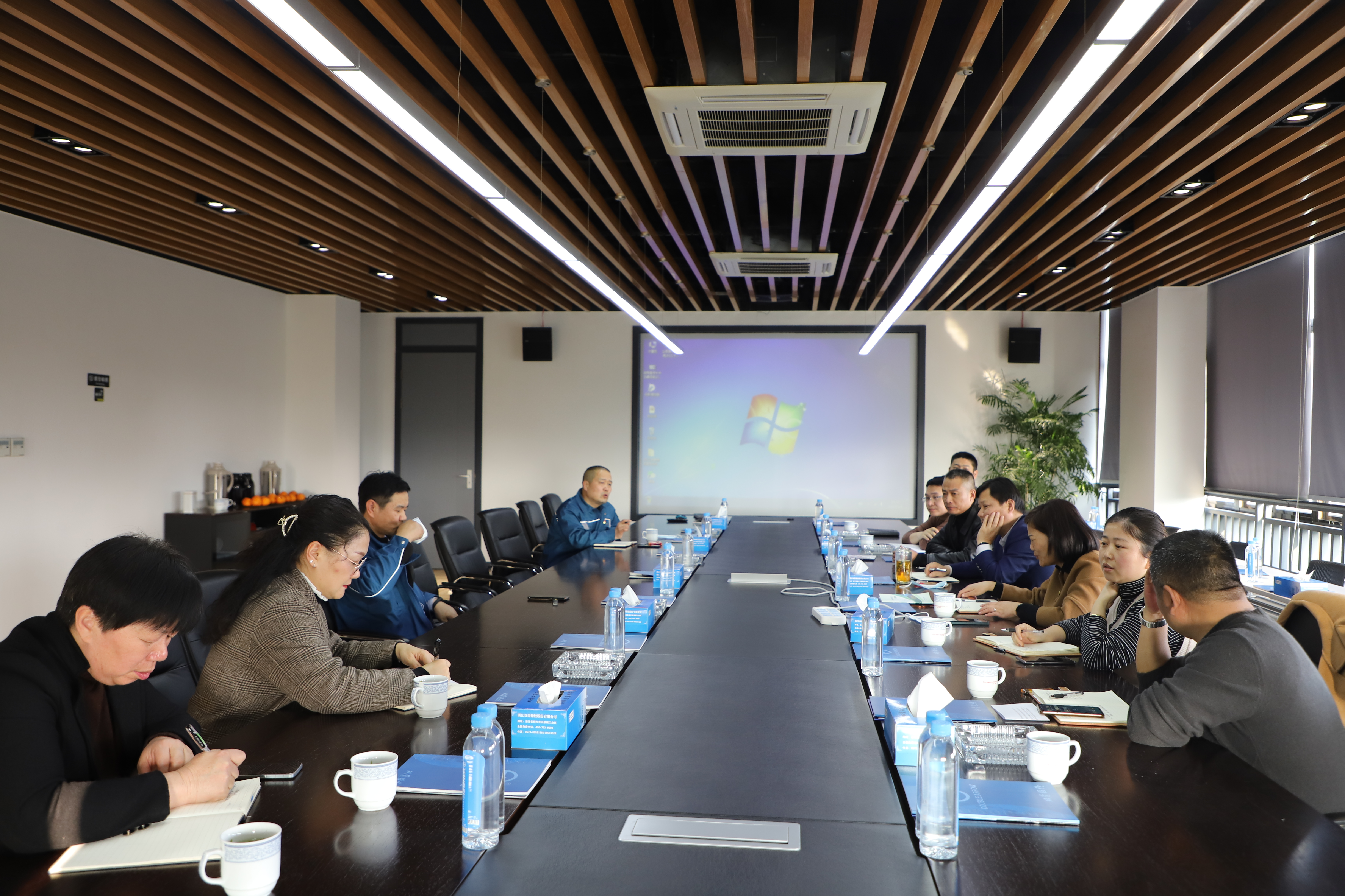 ������������ֳ�һ��ݰ����ŷ�����ɷݵ���ָ��